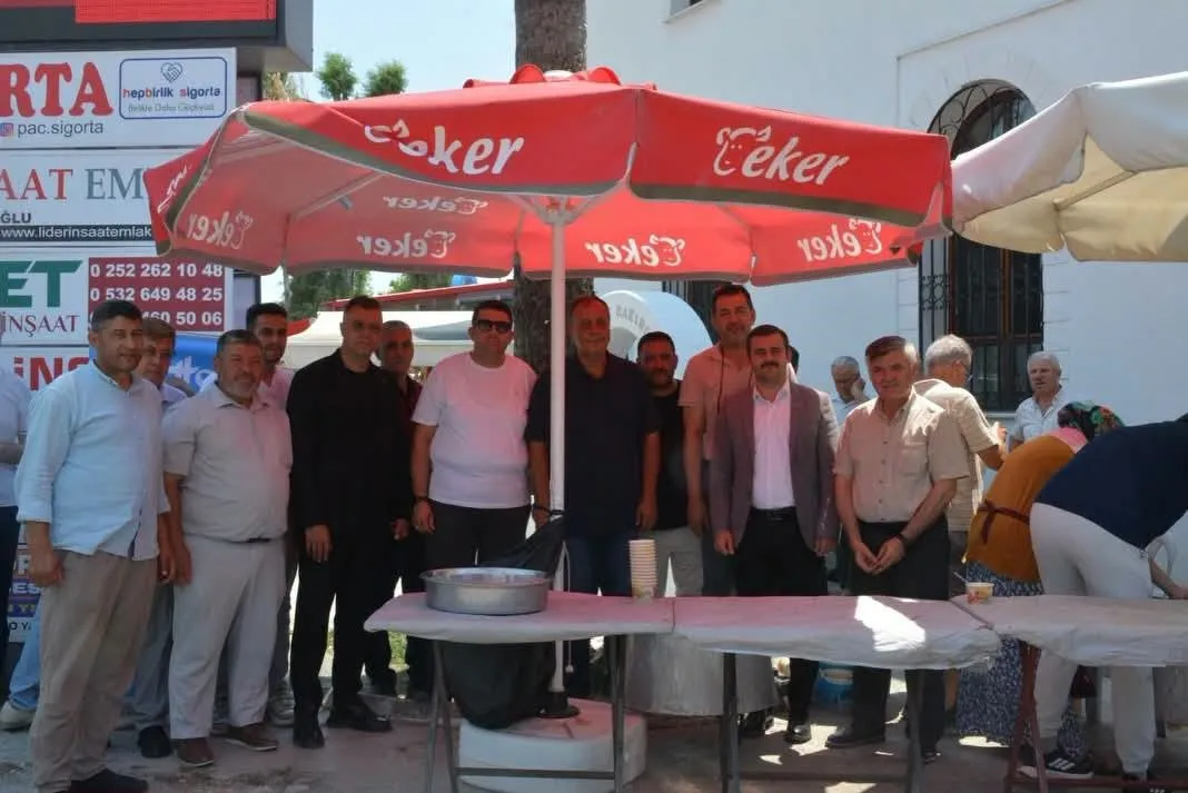 Köyceğiz’de aşure bereketi: Protokol kazanların başına geçti