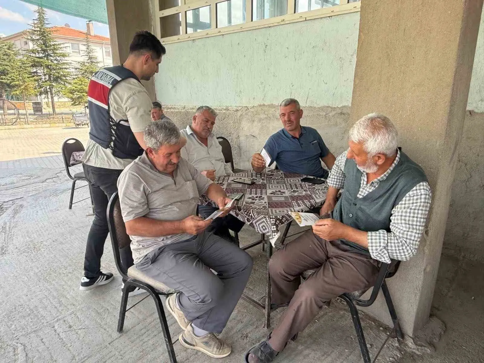 Afyonkarahisar'da jandarmadan siber suçlara karşı yakın markaj: 143 kişiye özel eğitim
