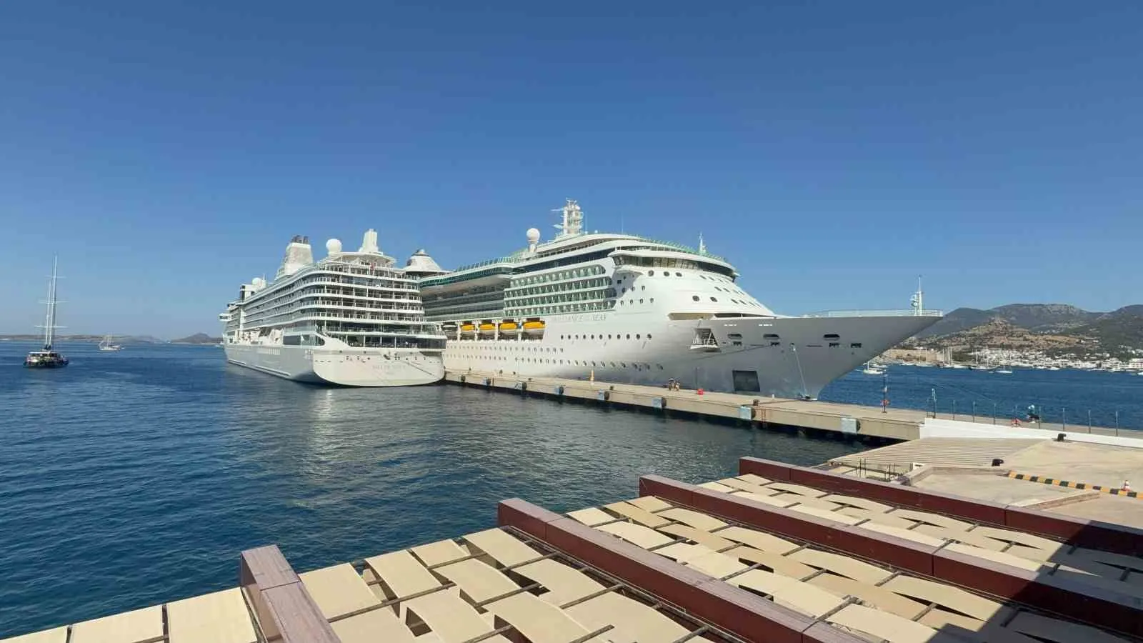 Bodrum limanında kruvaziyer bereketi: Binlerce turist şehri keşfe çıktı