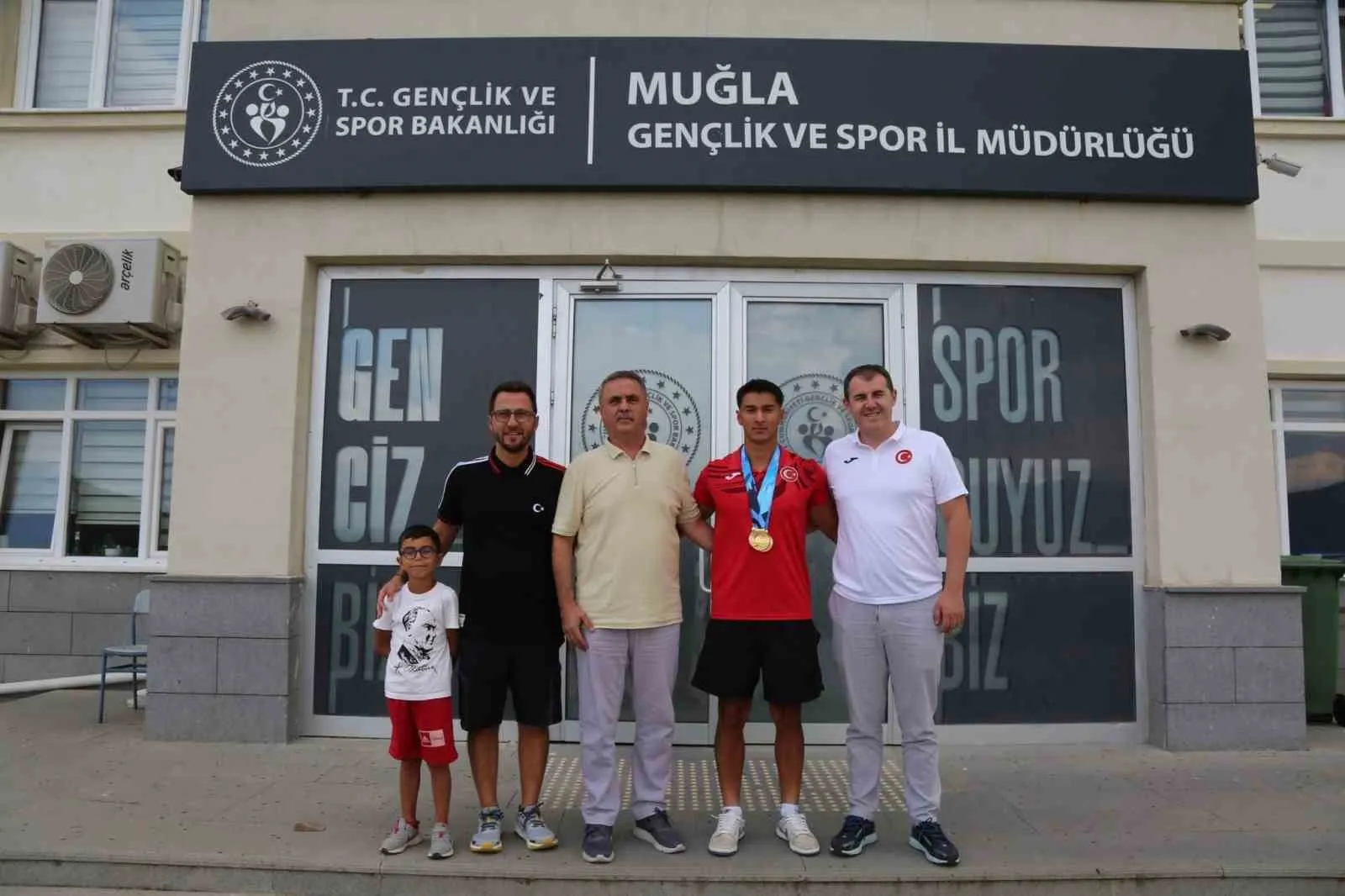 Köyceğizli dünya şampiyonuna kaymakamlıkta görkemli karşılama