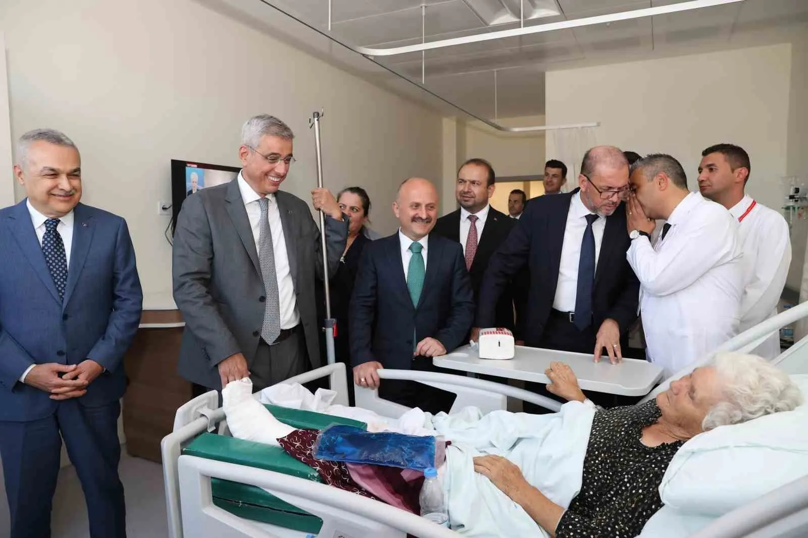 Bakan Memişoğlu’ndan Çine’de sağlık turu: Hastanenin nabzını tuttu