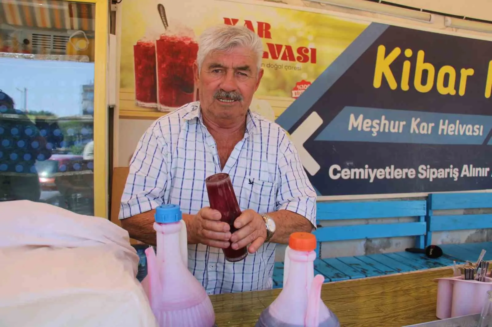 Efeler’de 40 derecelik bunaltıcı havaya karşı asırlık serinlik molası
