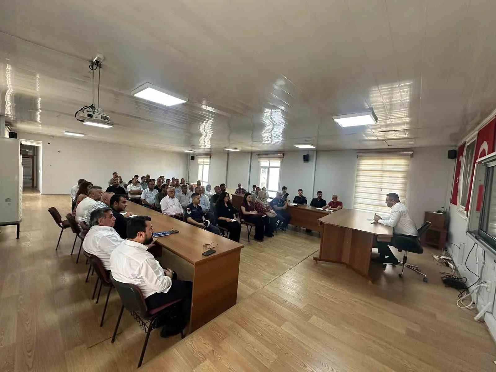 Sarıgöl’de yangın alarmı: Kaymakam Dalak’tan muhtarlara saha uyarısı