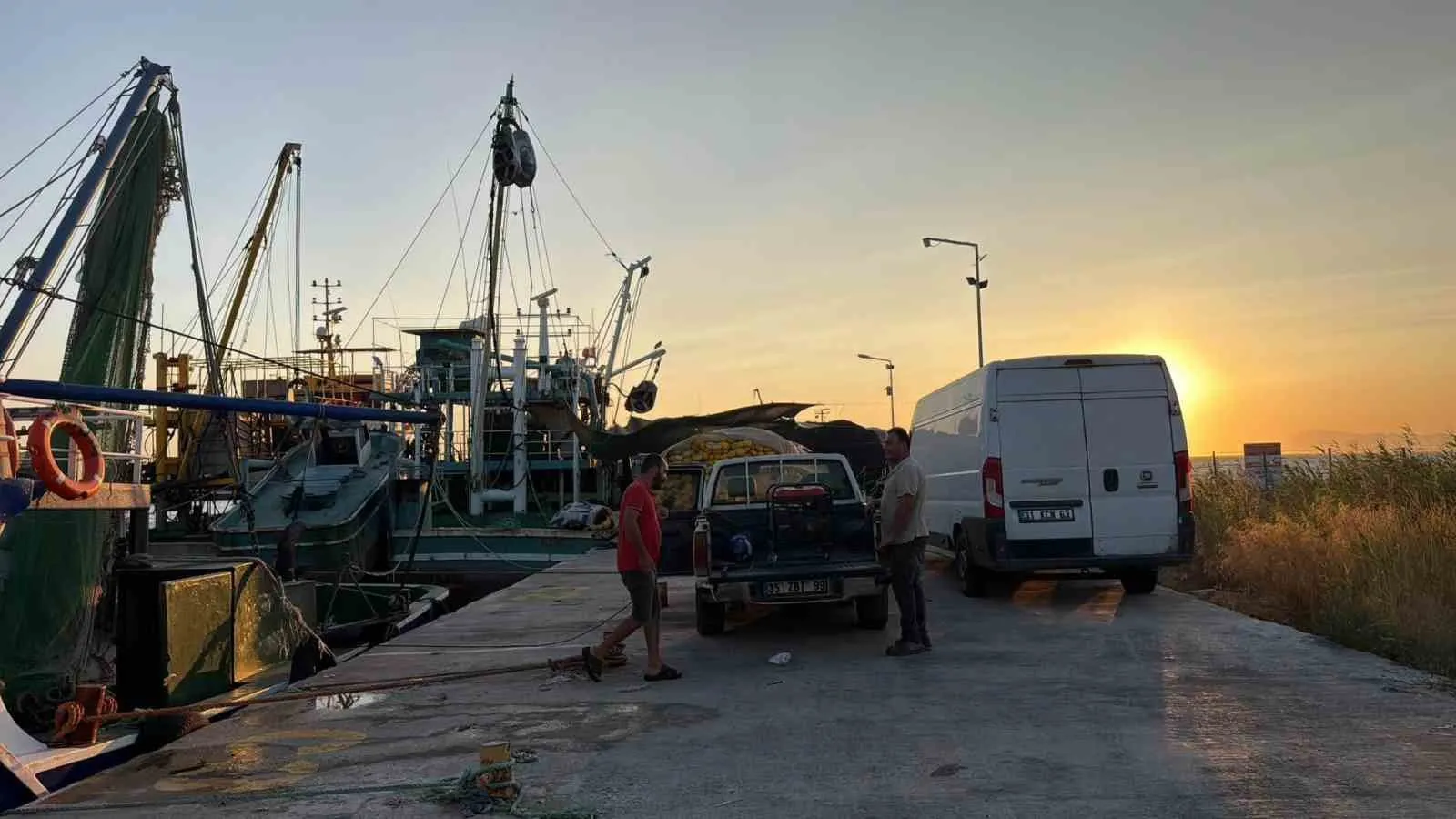 Didim'de denizlerdeki denetim mesaisi: Ekipler trol teknelerini mercek altına aldı