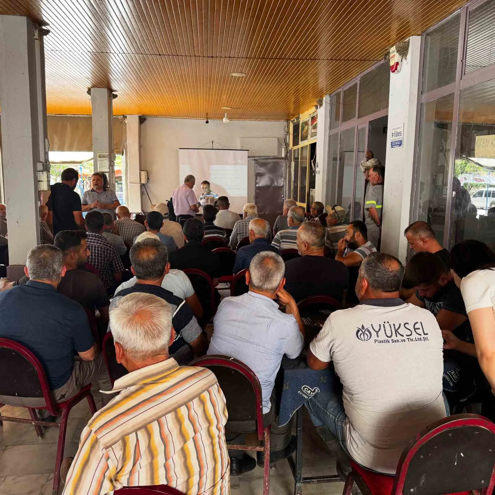 Efeler’de tarımsal üretimde yeni dönem: Bilinçli ilaçlama için reçete zorunluluğu