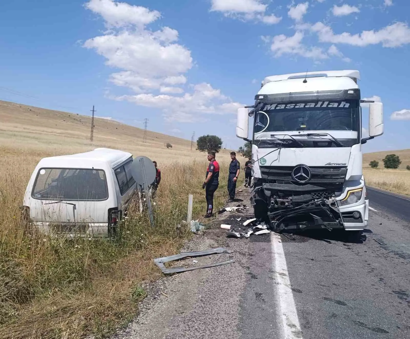 Afyonkarahisar'da acı kaza: 79 yaşındaki sürücü tırla çarpışınca yaşamını yitirdi