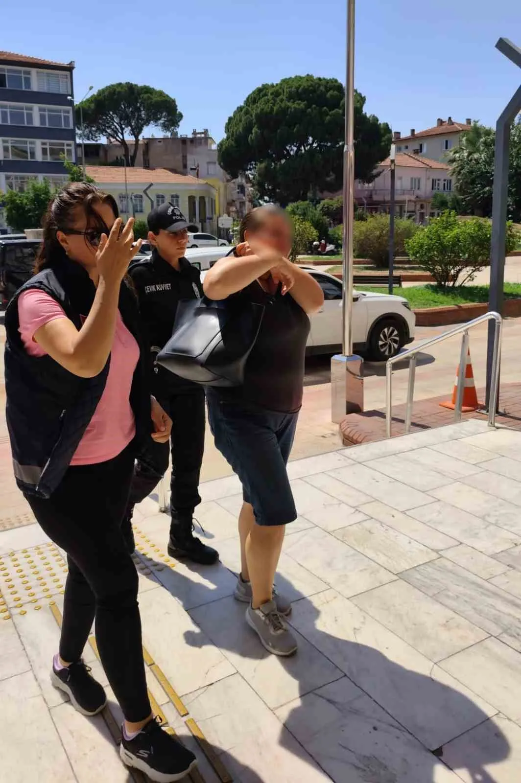 Efeler'de polise kök söktüren kadın adliyede bambaşka bir kimliğe büründü