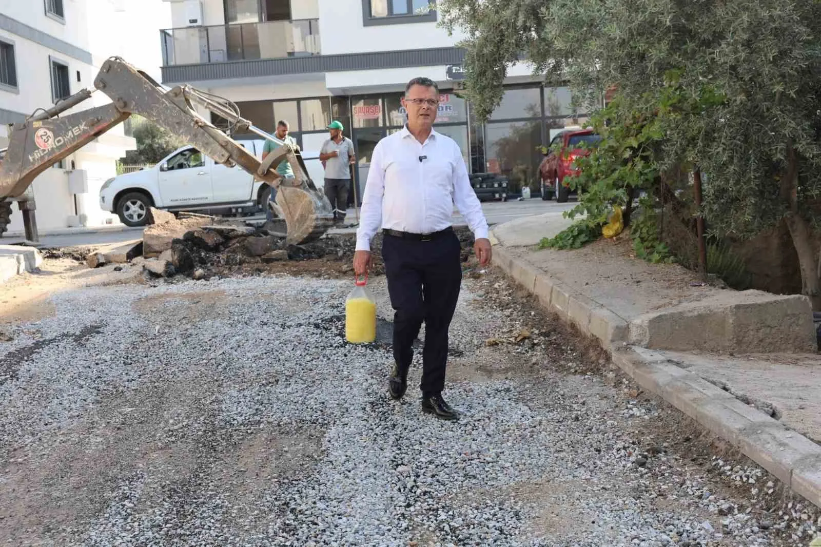 Alaşehir’de ter döken işçilere başkan sürprizi: Çocukluk anılarıyla serinlettiler