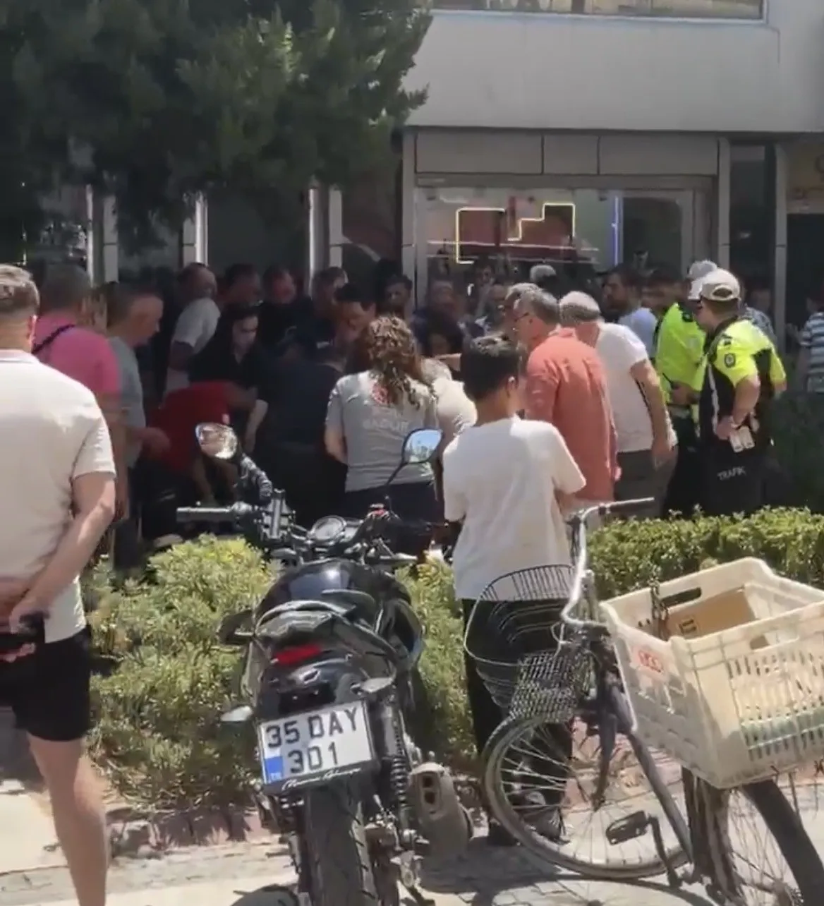 Mimar Kemalettin’de silah sesleri: Kaçan saldırganı trafik polisi durdurdu