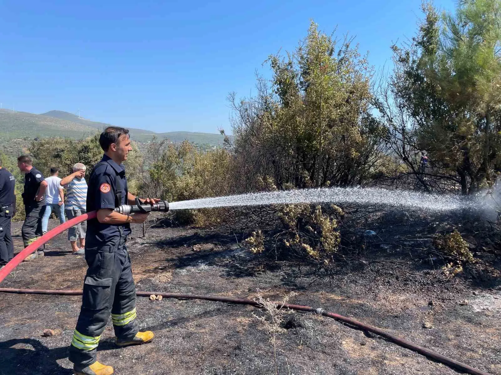 Bodrum'da alevler evlerin kapısına dayandı: Ekipler zamanla yarıştı