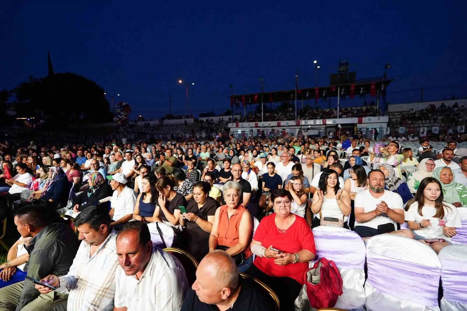 Adala’da kültür şöleni: 27. Hermos Festivali binleri bir araya getirdi