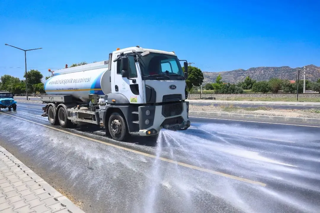 İncirliova'da yol yenileme mesaisi temizlikle taçlandı