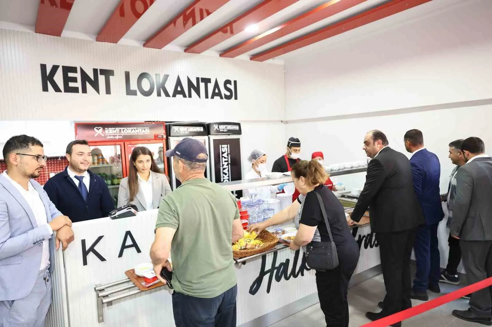 Denizli’de dayanışma sofraları dolup taşıyor: 164 bin öğünlük destek