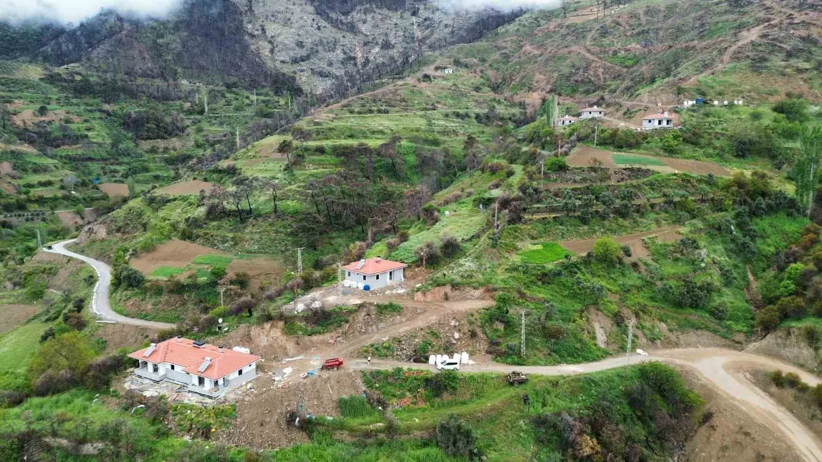 Ödemiş’te yangın yaraları sarıldı: Afetzedeler yeni yuvalarına kavuşuyor