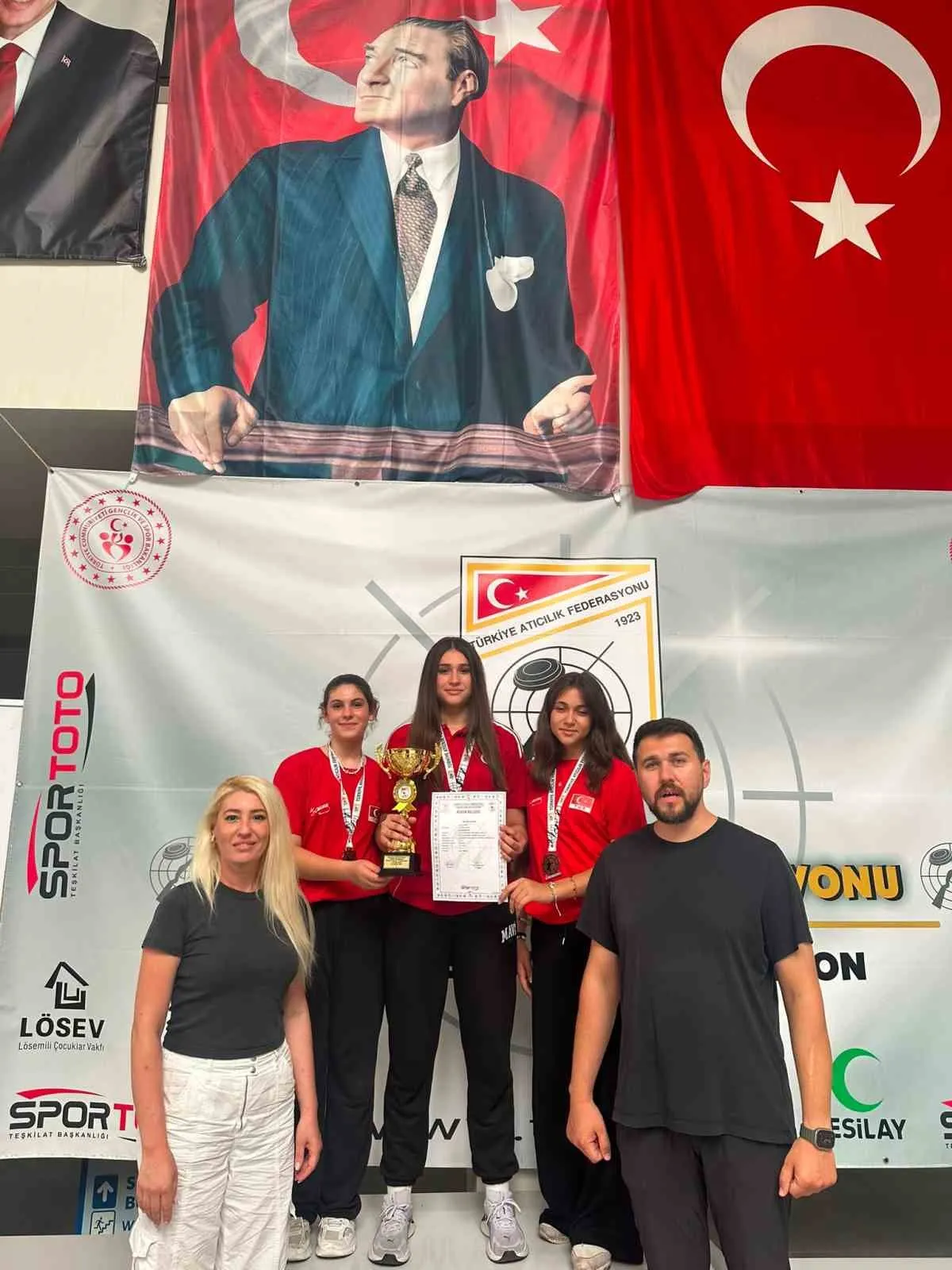 Manisalı genç yetenekler atıcılıkta zirveyi bırakmadı: Mersin’den rekorla döndüler