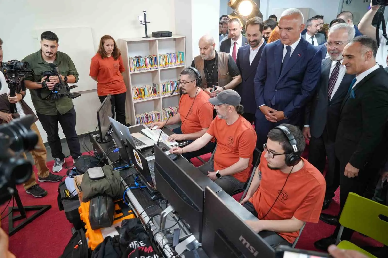 Manisa’nın yeni sosyal çekim merkezi: Yarım milyonluk dev kütüphane