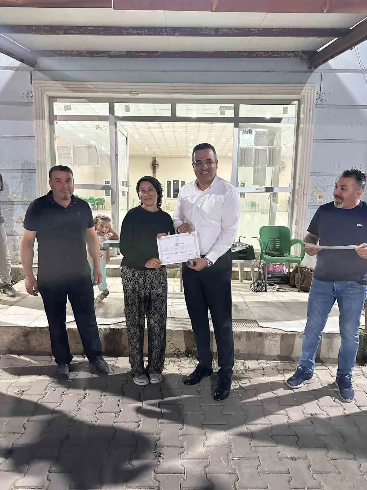 Sarıgöl hayvancılığında profesyonel dokunuş: Yetiştiriciler belgelerini teslim aldı