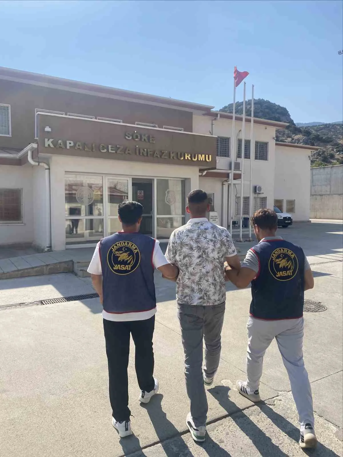 Aydın’da firari uyuşturucu suçluları kıskıvrak yakalandı