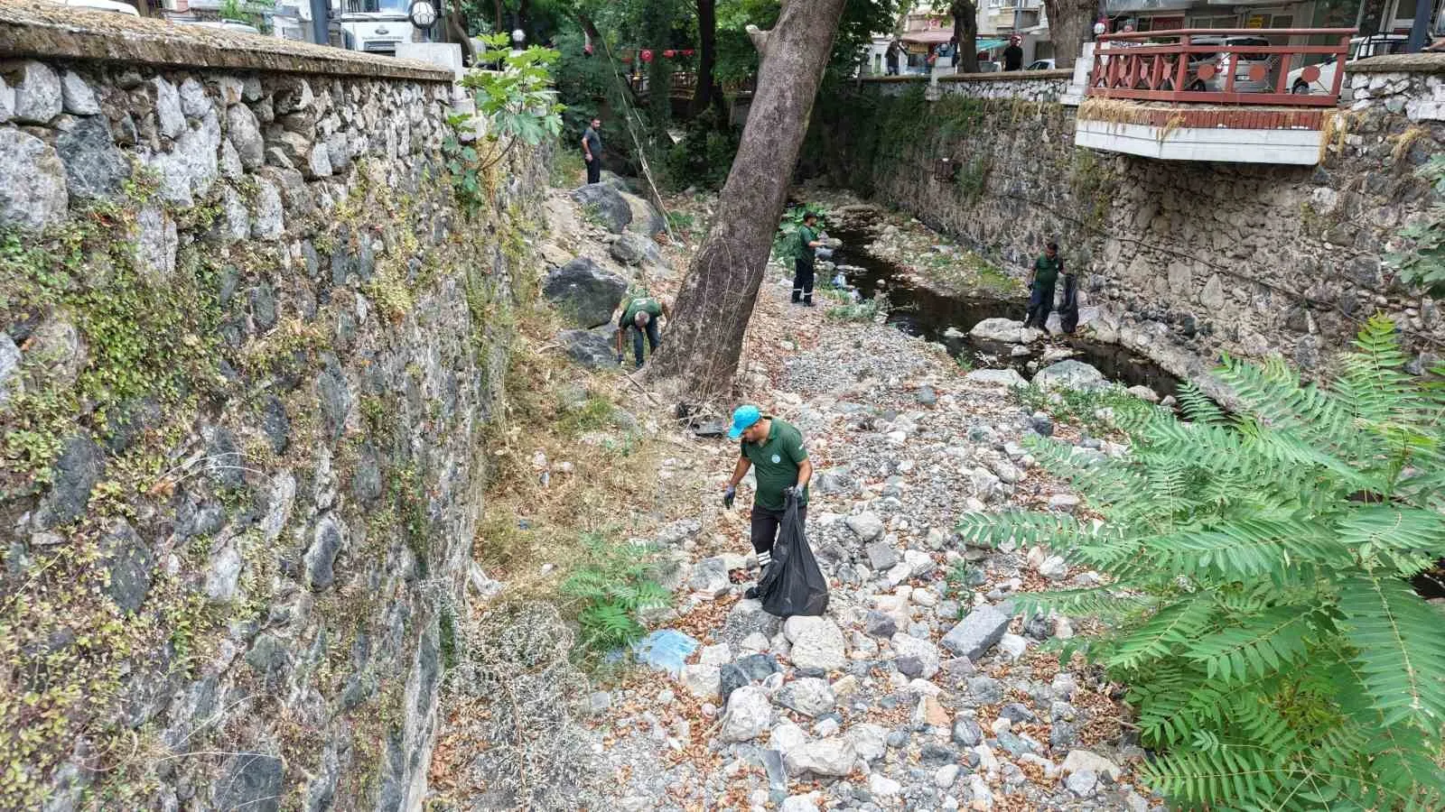 Manisa'da dere yatağından çıkanlar şoke etti: Muhtarlardan çevre seferberliği çağrısı