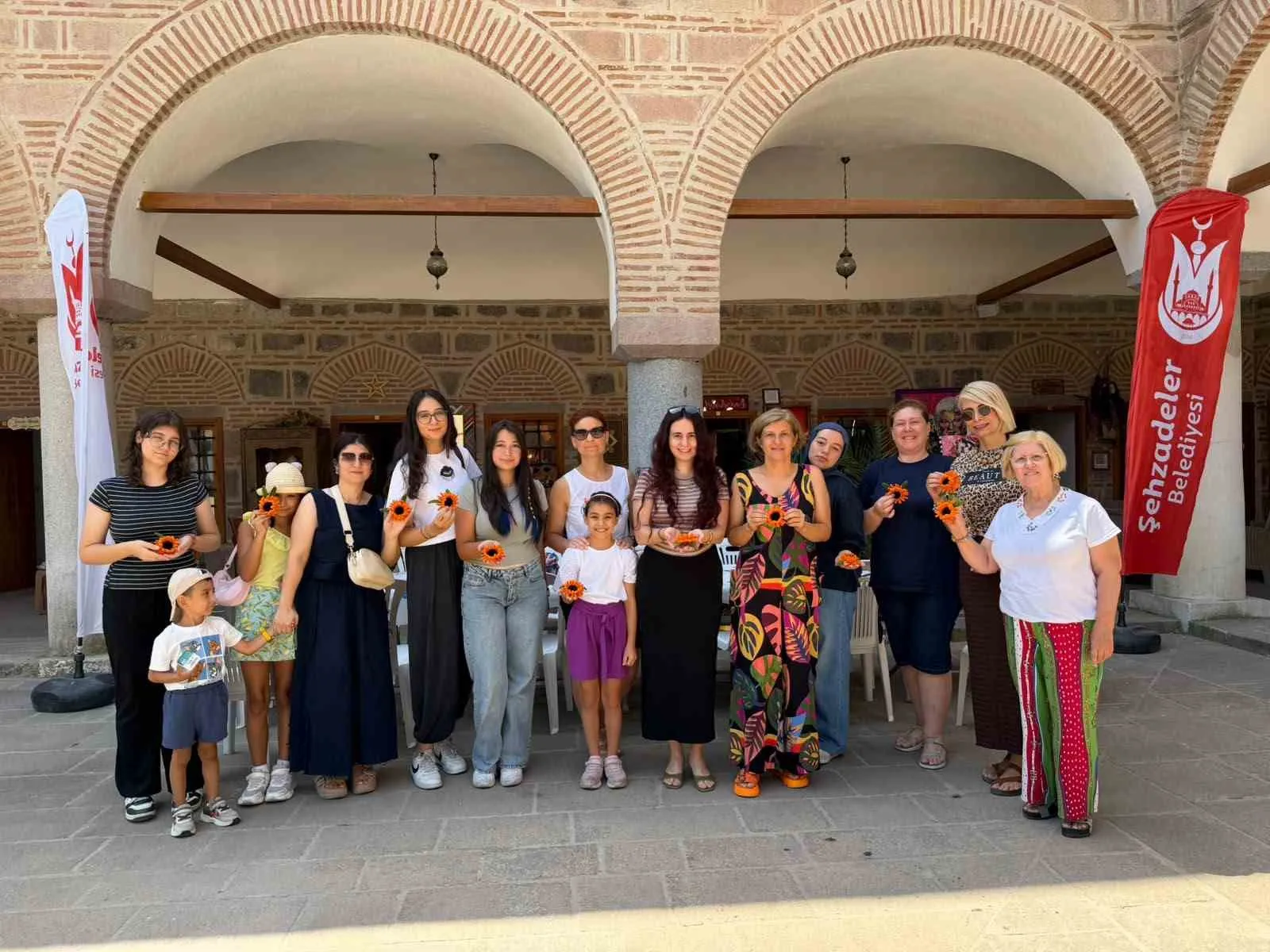 Tarihin kalbinde renkli dokunuşlar: Gençler şönillerle tasarım dünyasına adım attı