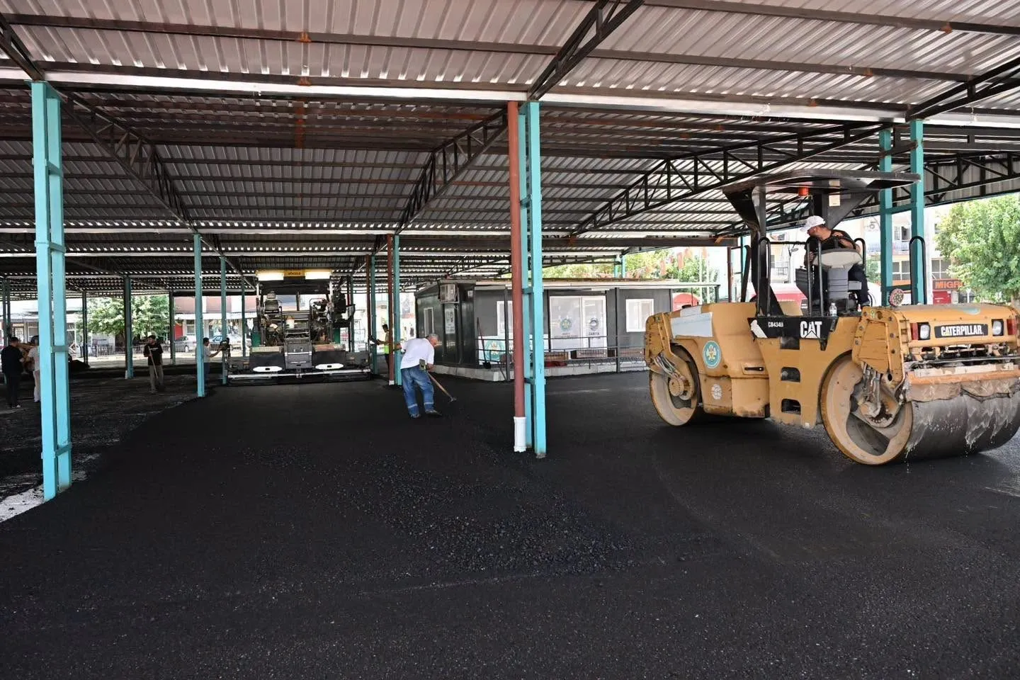 Manisa'da park sorununa asfaltlı çözüm: Pazar yeri artık hem alışveriş hem otopark olacak