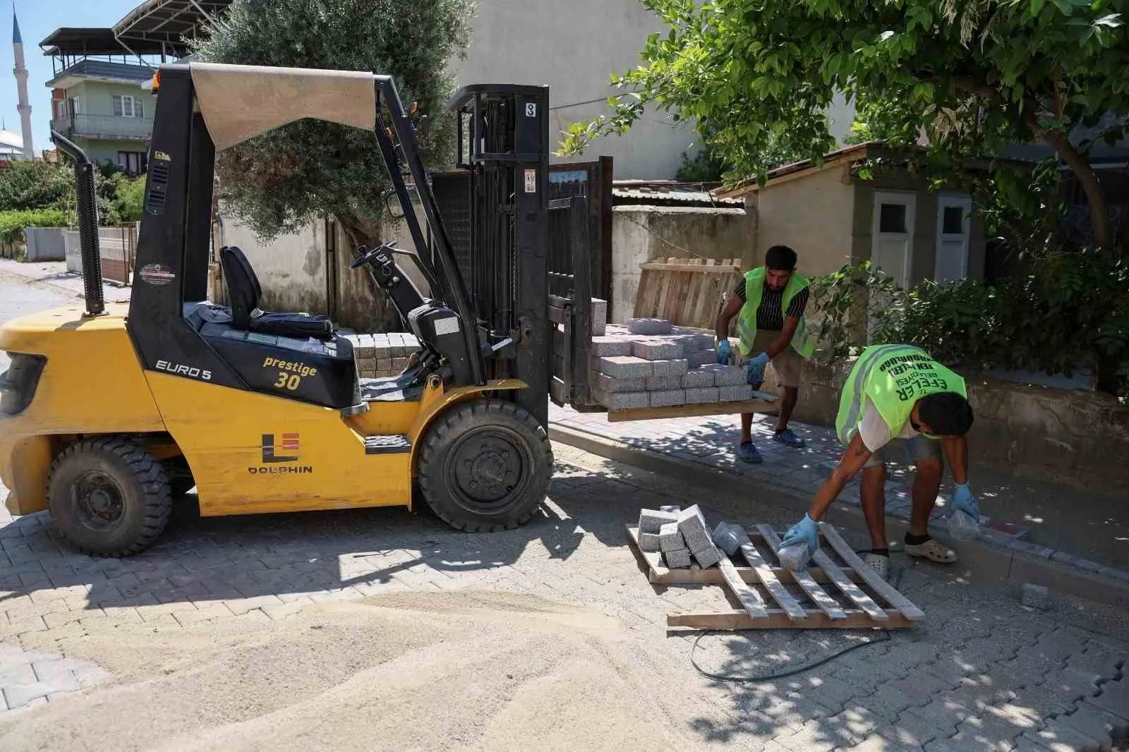 Umurlu’da hummalı çalışma: 10 bin metrekarelik alan yenileniyor