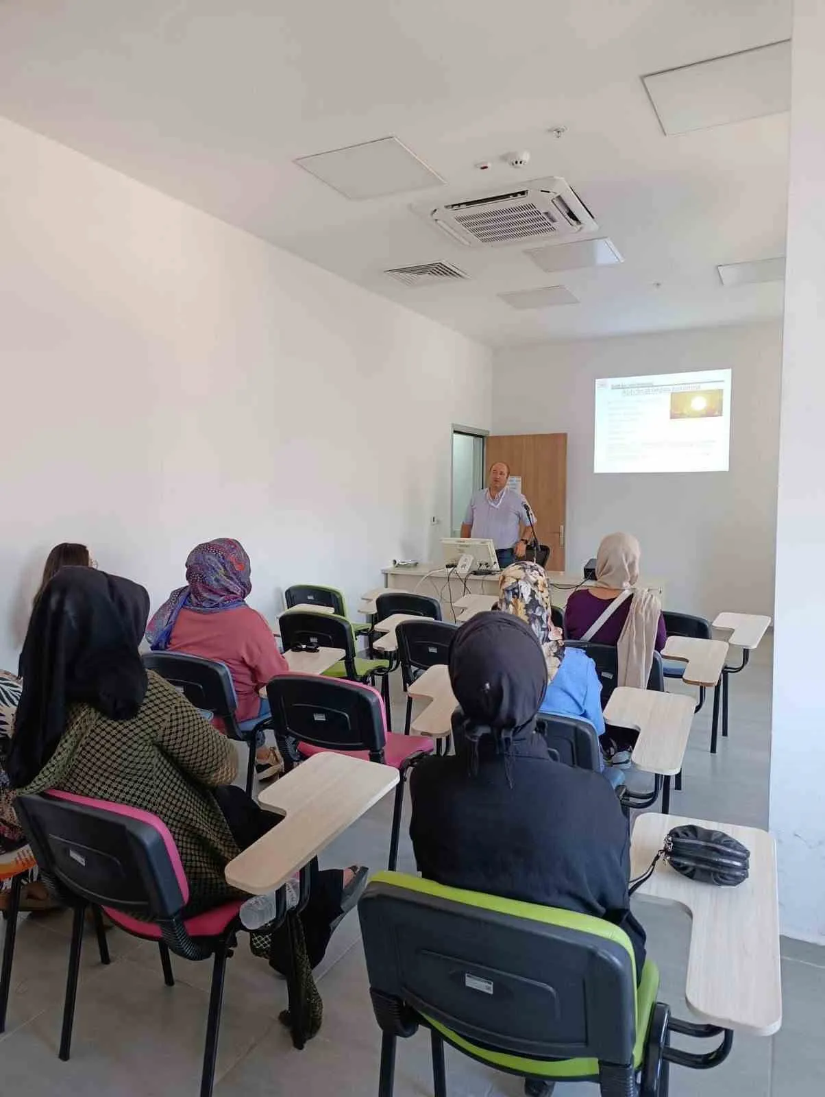 Nazilli'de kadinlara hayati uyari: Sicaklardan korunmanin püf noktalari anlatildi