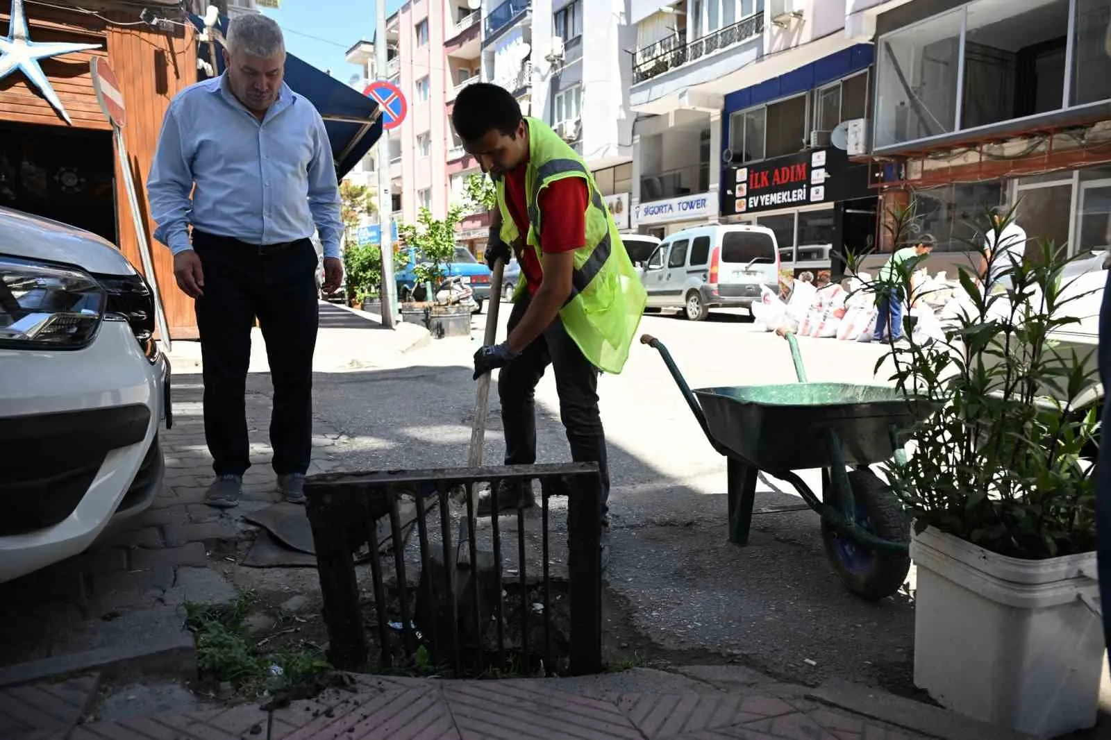 Manisa’da su taşkınlarına karşı dev temizlik mesaisi: 17 ilçede önlemler artırıldı