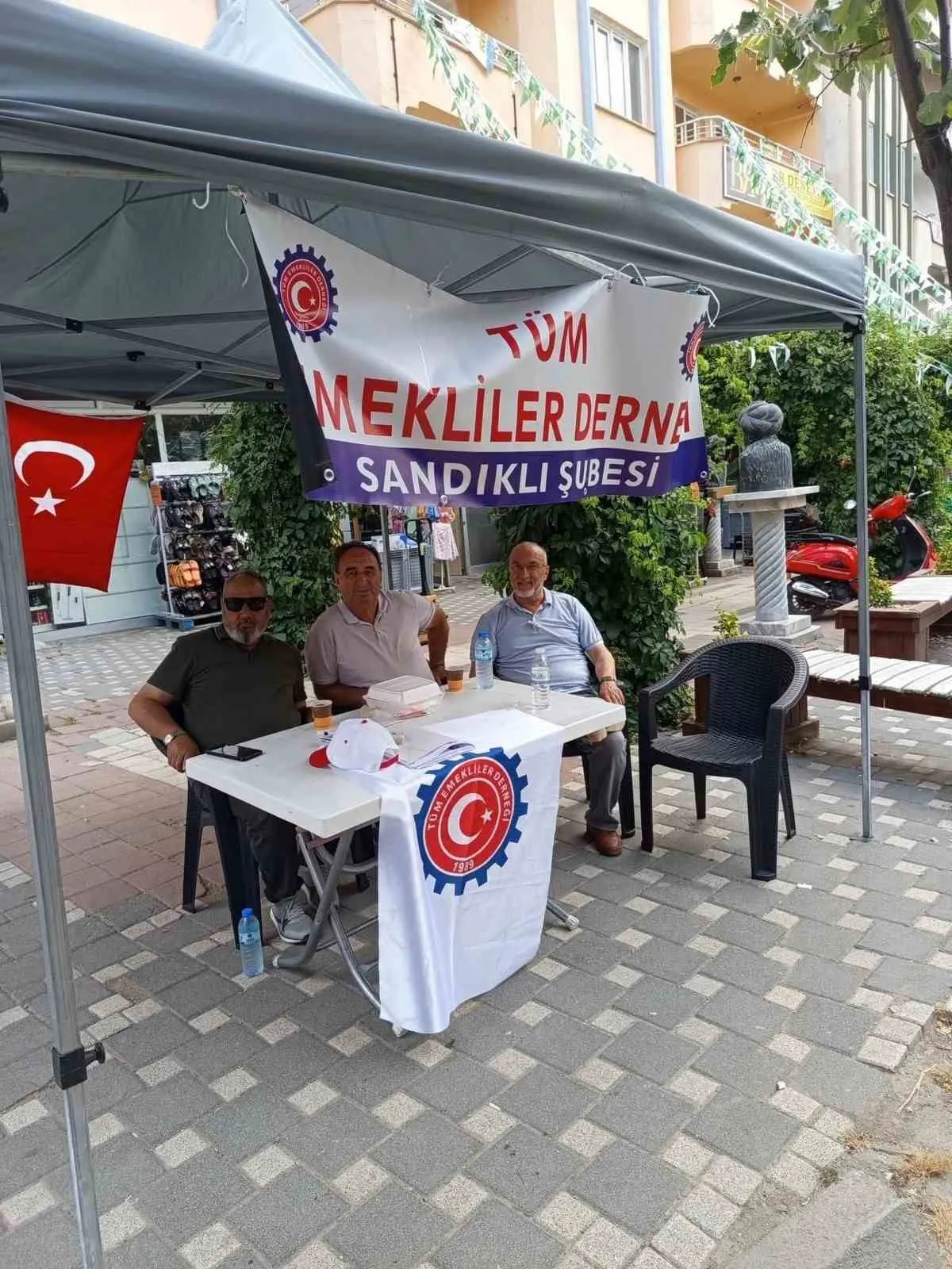 Sandıklı’da emeklilerin sesi yükseliyor: Dernekleşme atağı sahaya indi