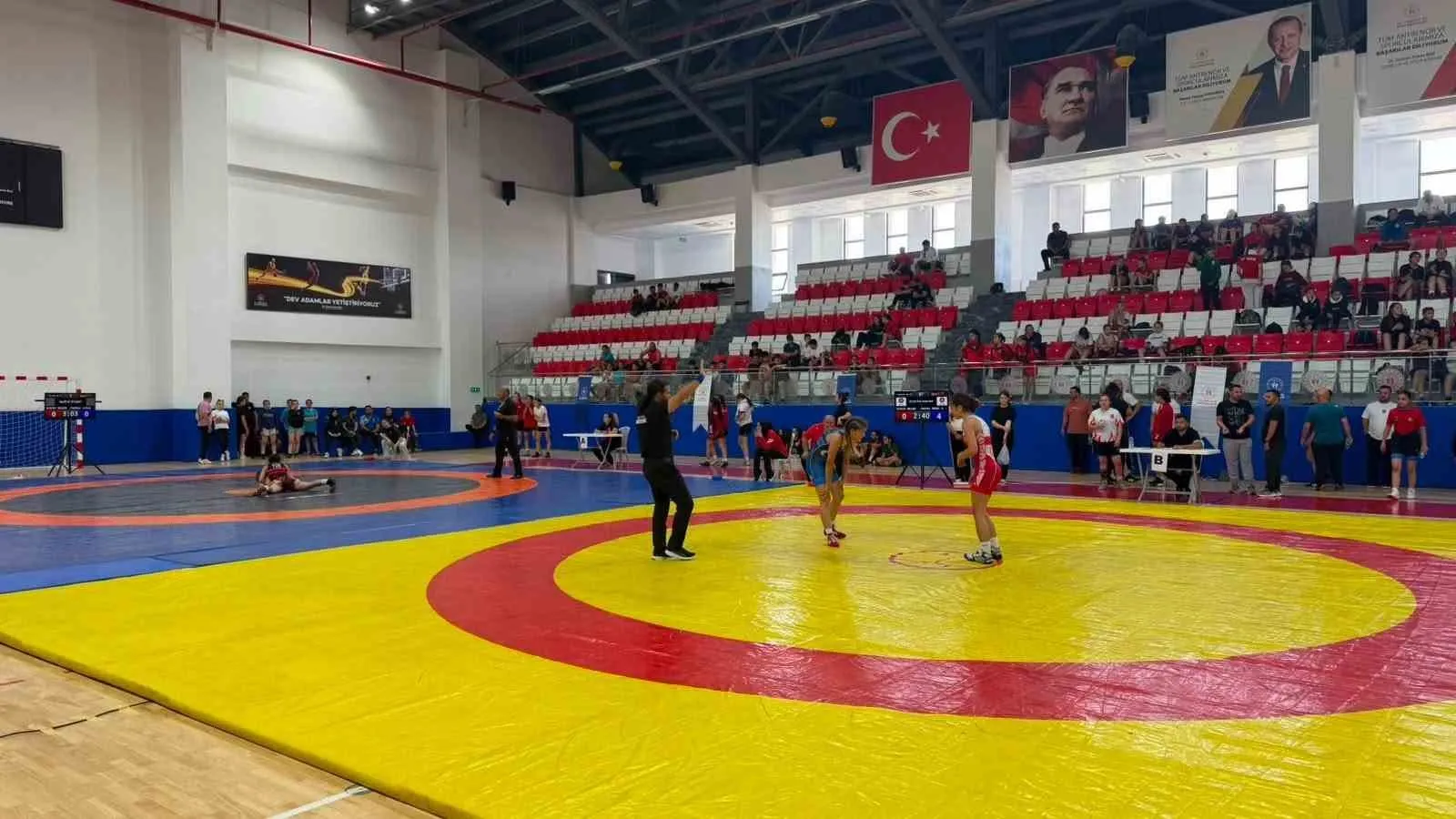 Söke’de şampiyonluk ateşi yandı: 700 genç pehlivan minderde güç gösterisi yapıyor