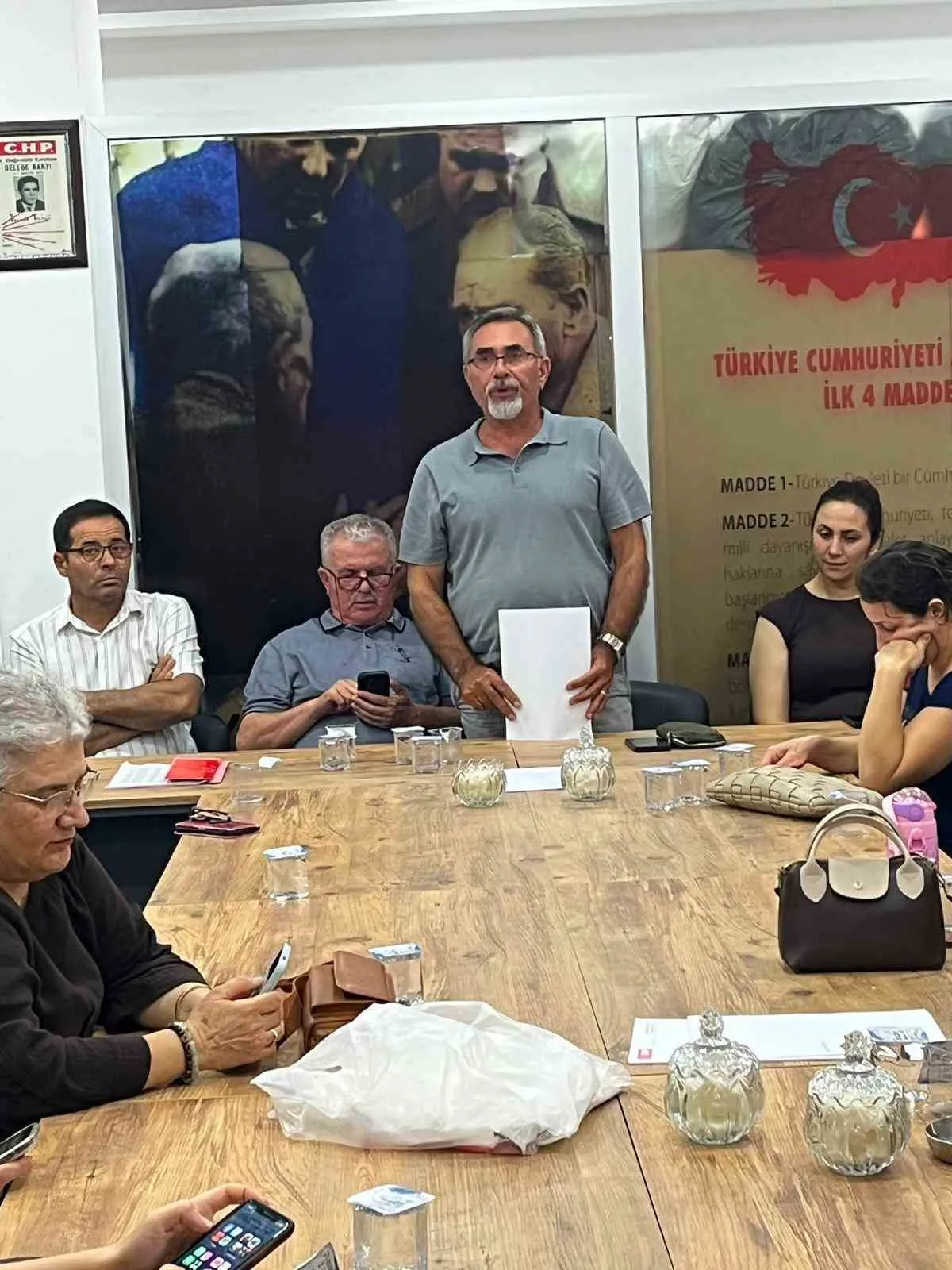 Selendi siyasetinde yaprak dökümü: İlçe yönetimi topluca istifa etti