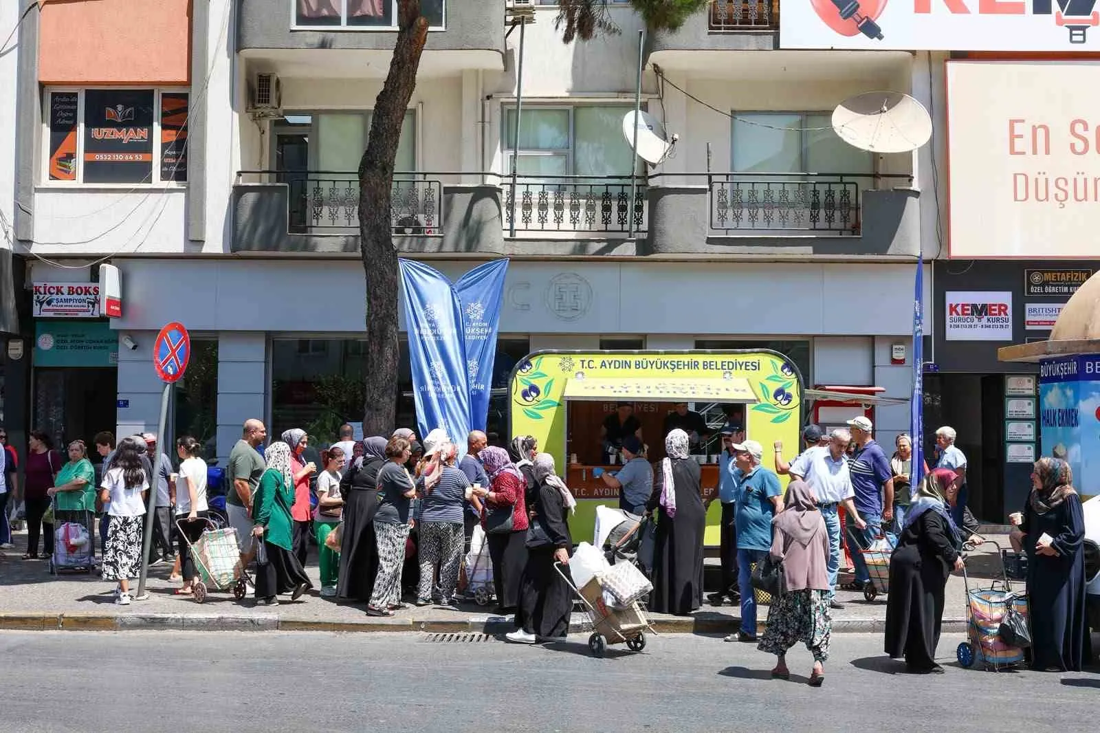 Kavurucu sıcaklarda Aydın pazarında buz gibi sürpriz