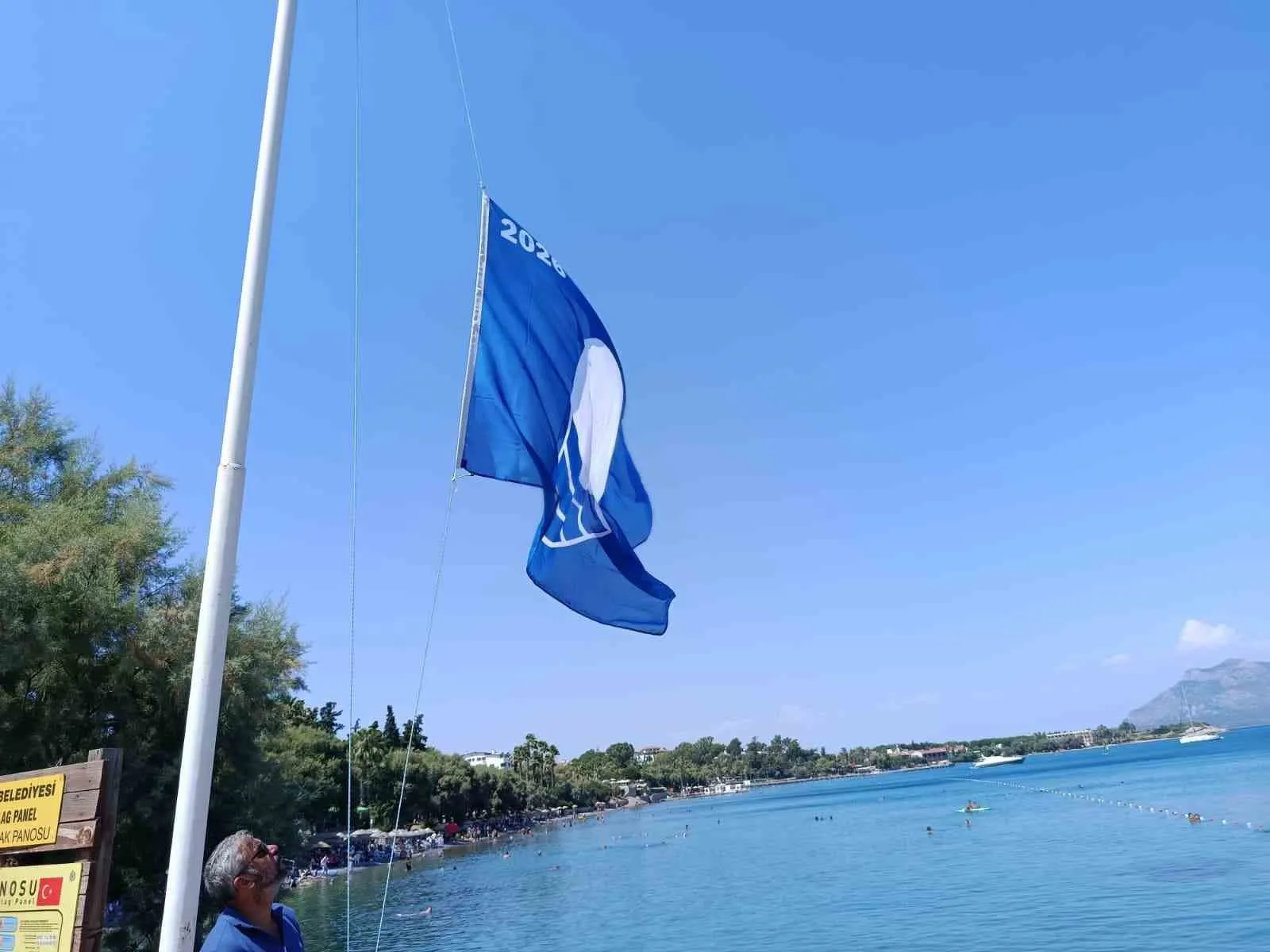 Datça'nın turkuaz sularında kalite tescillendi: Hastanealtı Plajı'nda bayraklar yeniden yükseldi