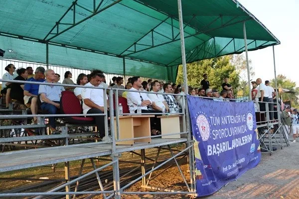 Köyceğiz'de spor şöleni: Üniversiteliler plaj hentbolunda şampiyonluk için buluştu