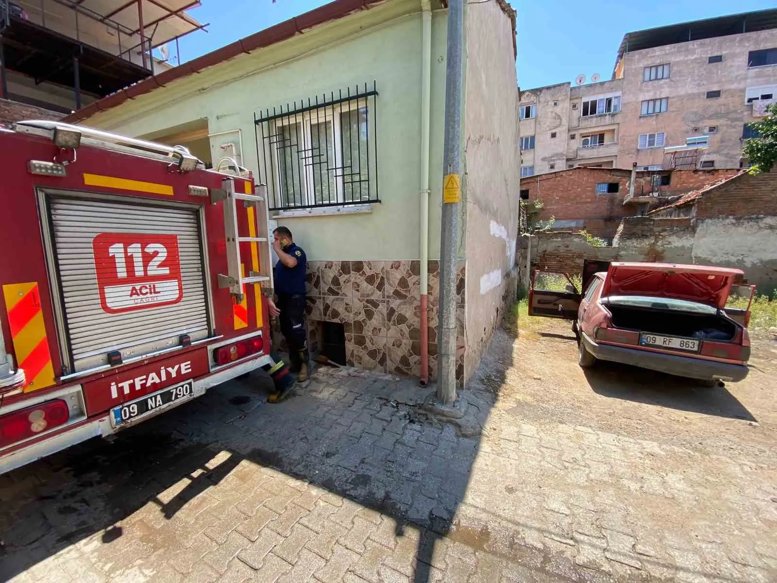 Nazilli'de kontak çevirdiği otomobil bir anda alev topuna döndü