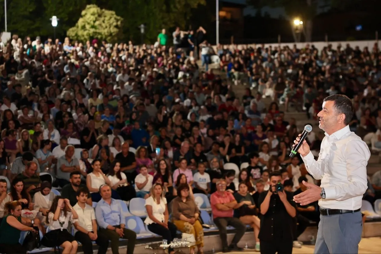 Denizli’de yıldızların altında sinema şöleni: Nostalji ve eğlence bir arada