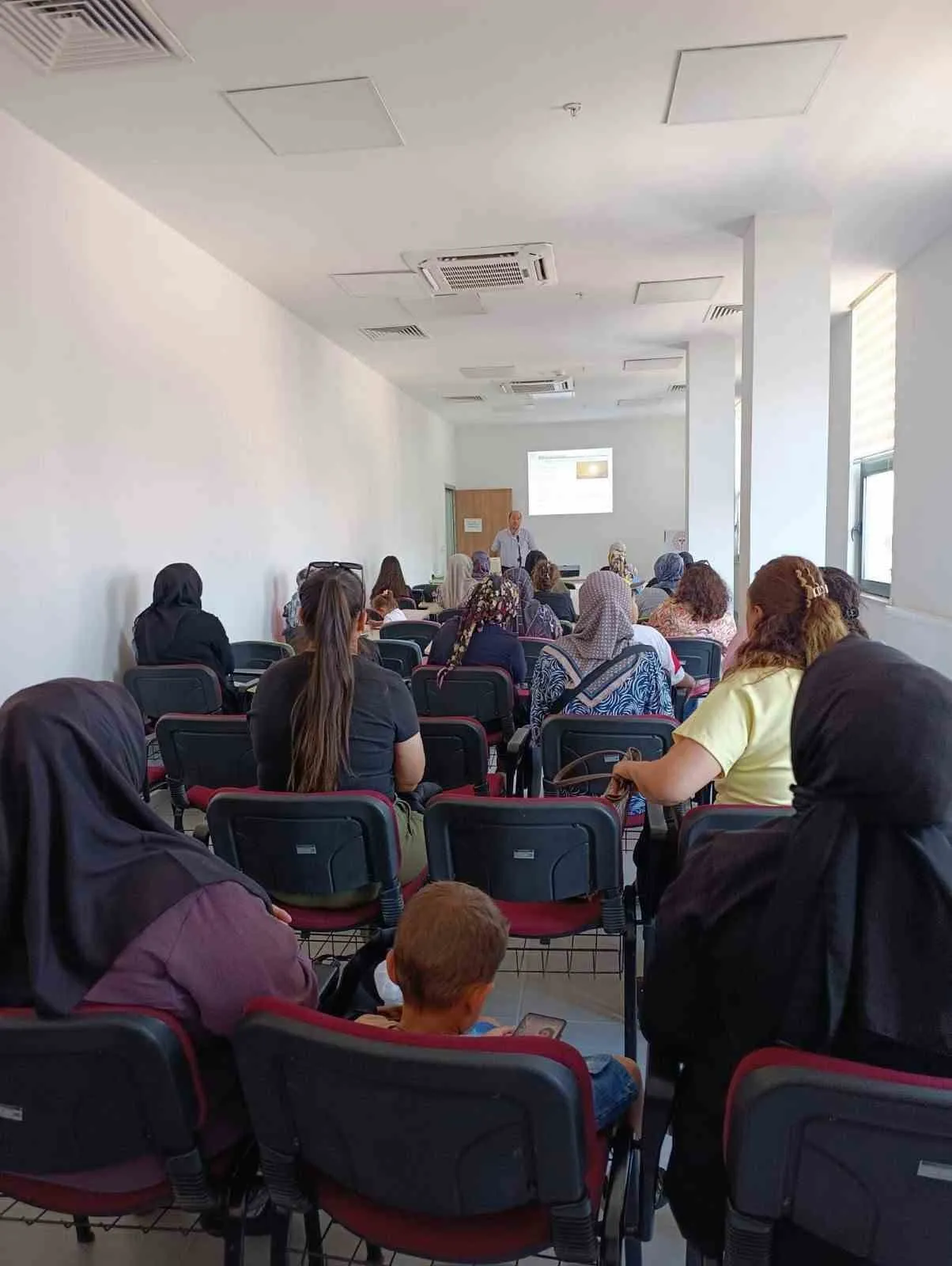 Nazilli'de kadinlara hayati uyari: Sicaklardan korunmanin püf noktalari anlatildi