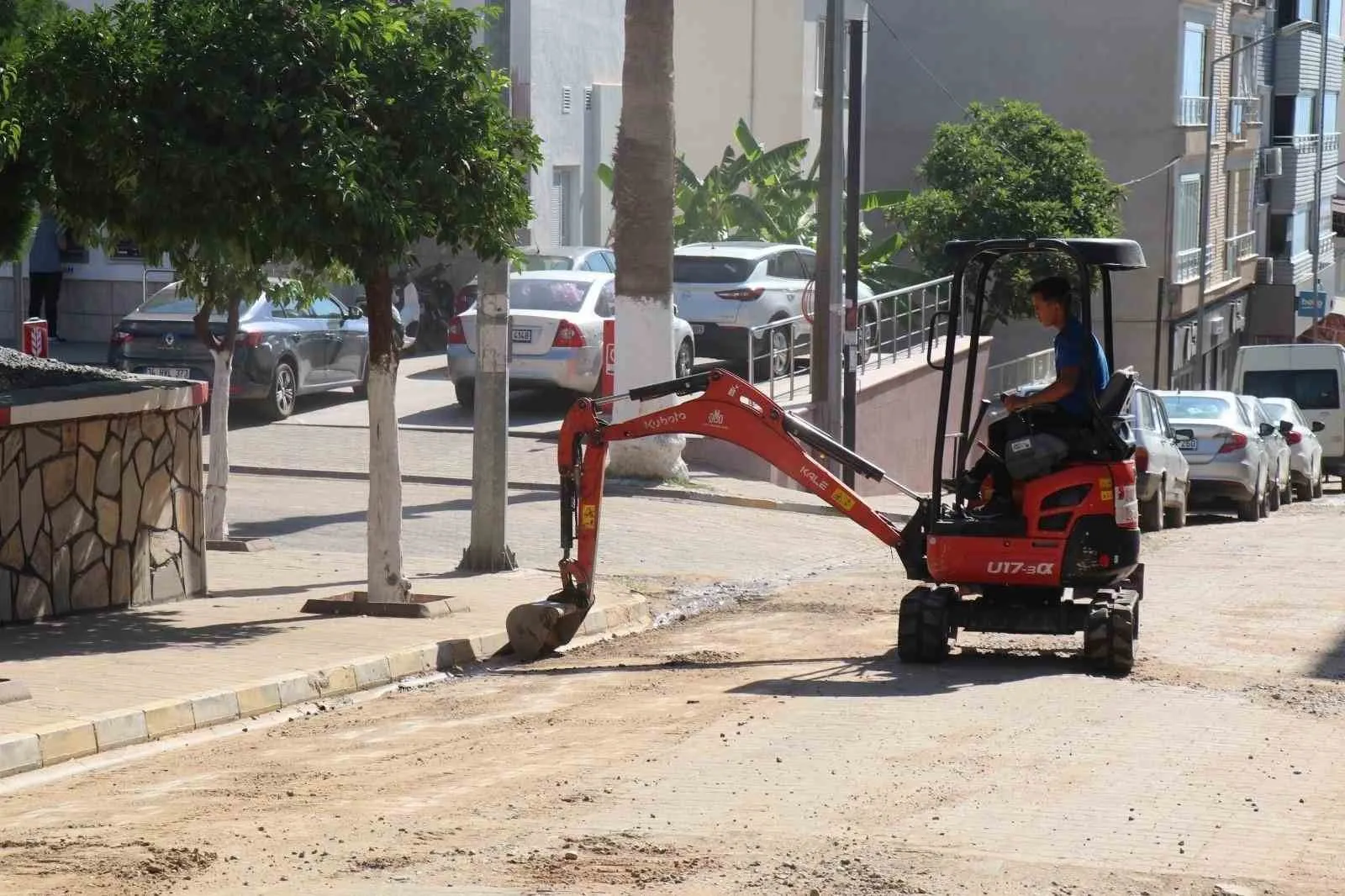 Bozdoğan’da tozla mücadele mesaisi: Ekipler gün boyu teyakkuzda