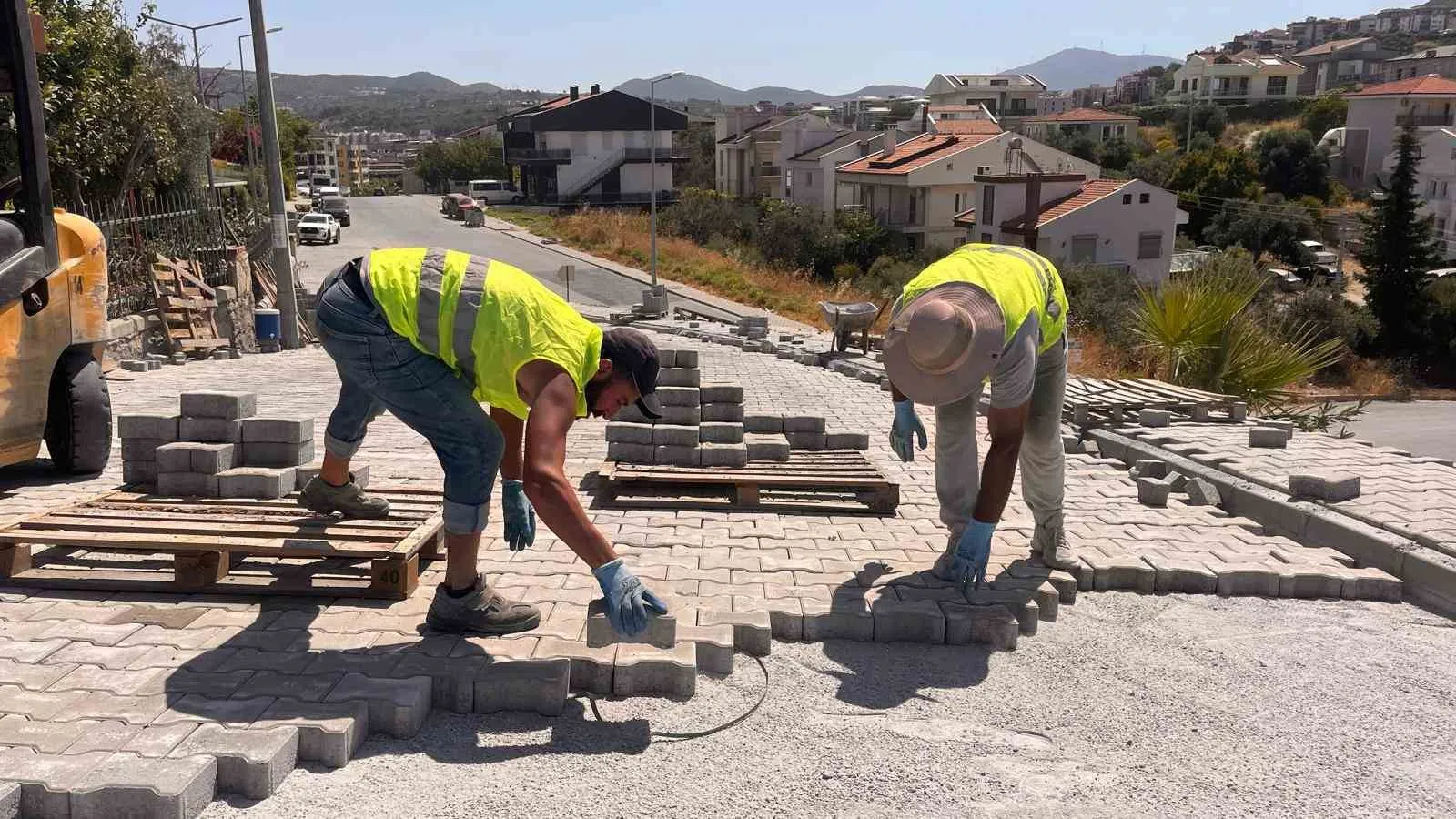 Kuşadası'nda sokaklara modern dokunuş: 2 bin metrekarelik yenileme başladı