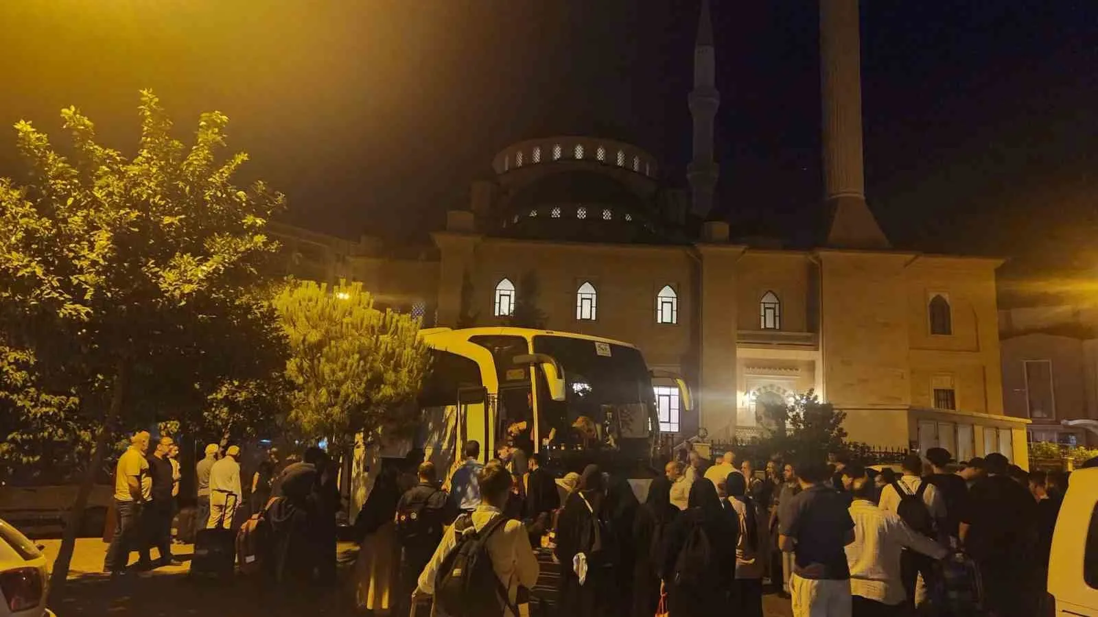 Aydın’da hafızlık sevincine umre müjdesi: 109 genç kutsal topraklara uğurlandı