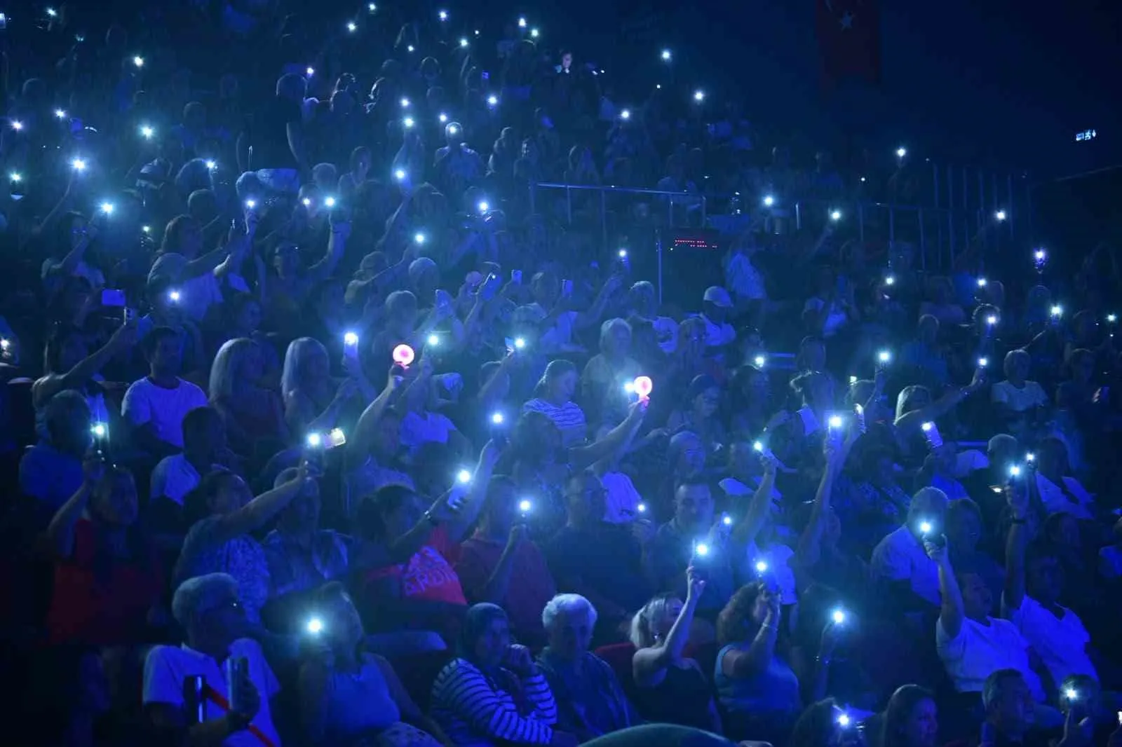 Didim’de Çelik rüzgarı: Müzik dolu geceye yoğun ilgi