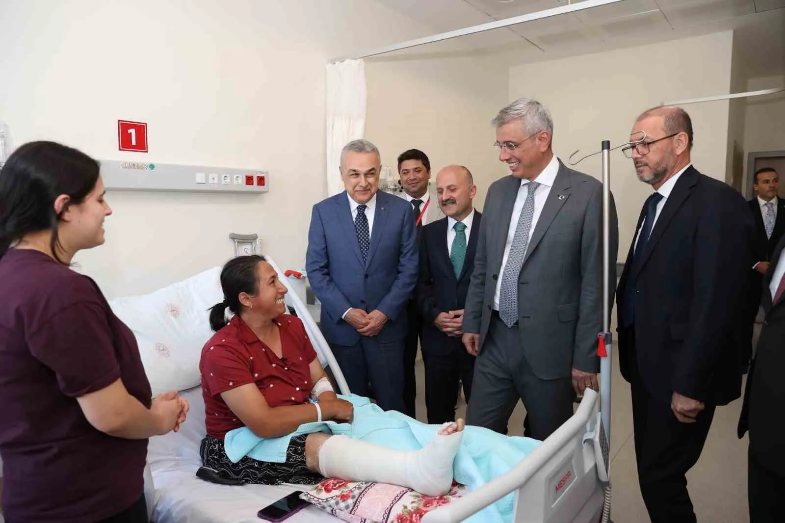 Bakan Memişoğlu’ndan Çine’de sağlık turu: Hastanenin nabzını tuttu