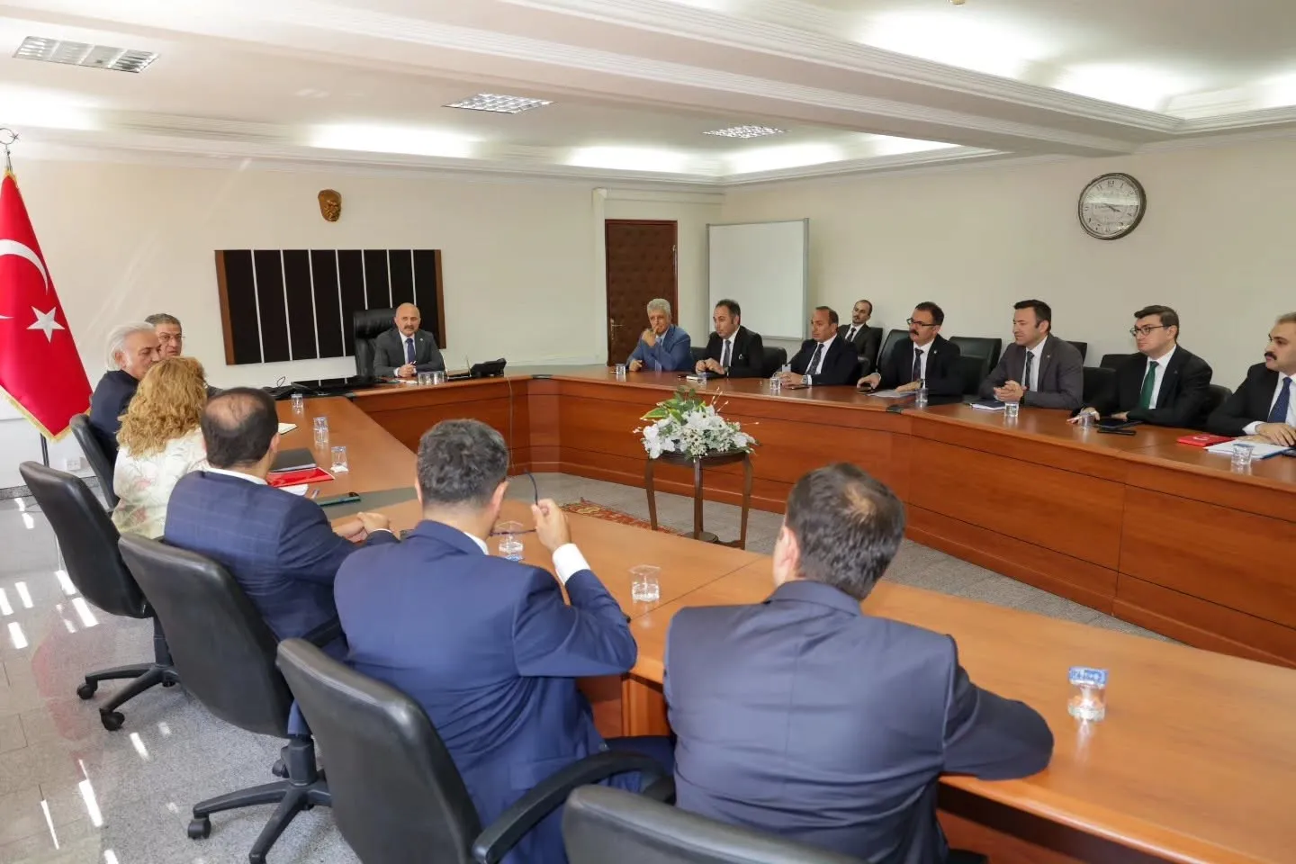 Aydın'da hizmet rotası çizildi: Vali Varol'dan tam saha pres talimatı