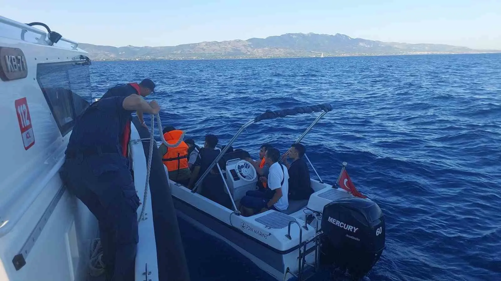 Bodrum sularında nefes kesen operasyon: Yüzerek kaçmaya çalışırken yakalandılar
