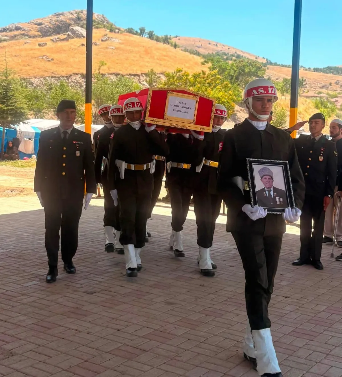 Şuhut'ta hüzünlü veda: Kıbrıs gazisi Mehmet Bozkurt dualarla uğurlandı