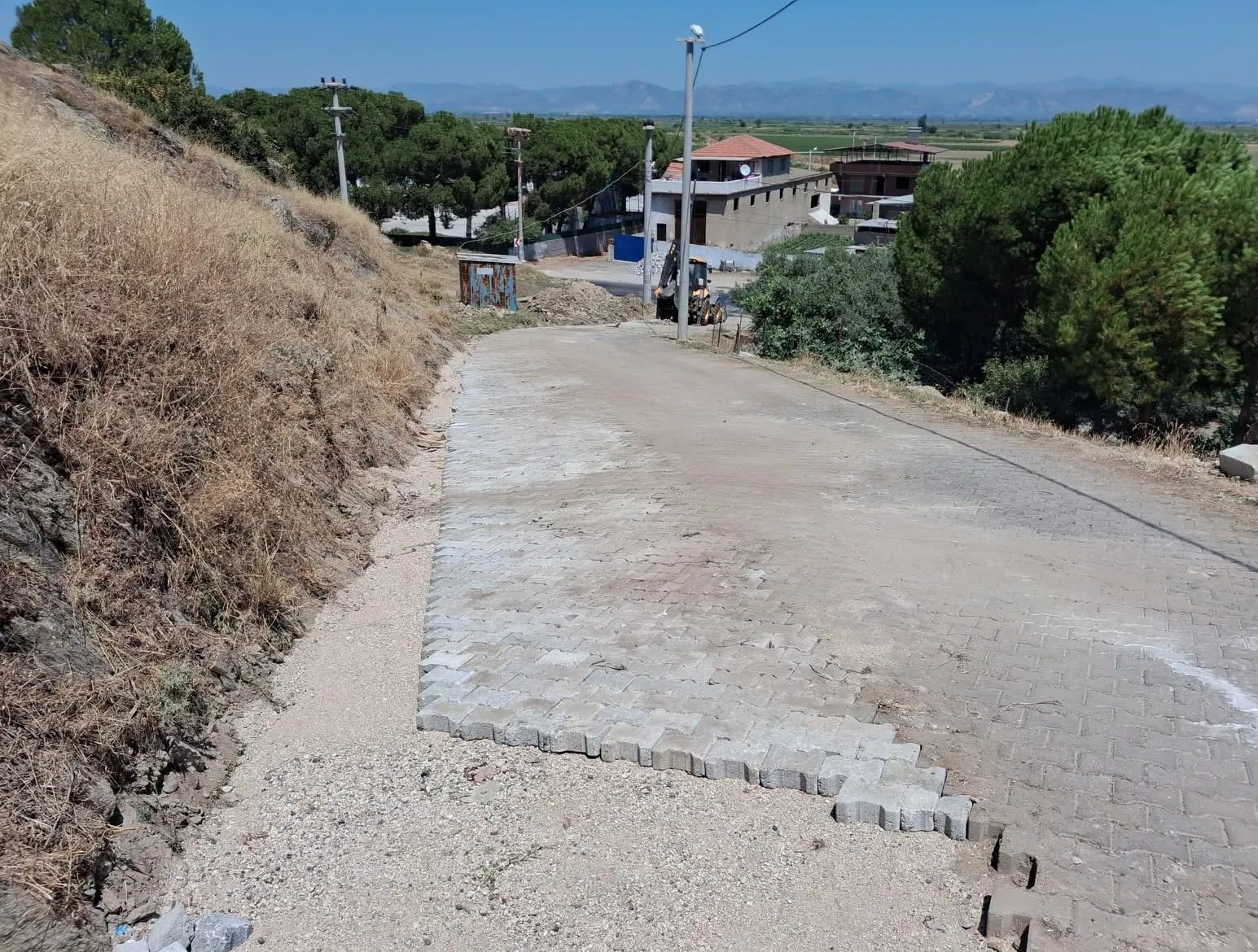 Koçarlı’da trafik rahatlıyor: Şahinciler Mahallesi’nde hummalı çalışma