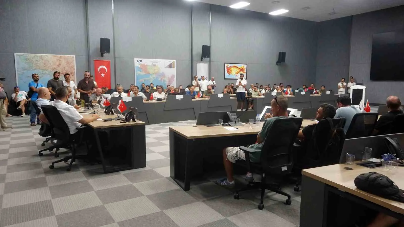 Ölüdeniz’de gökyüzü sessizliğe büründü: Pilotlar sorunlarını masaya yatırdı