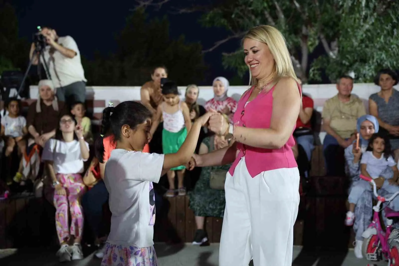 Merkezefendi’de yaz akşamlarına müzik dopingi: Gastronomi Merkezi’nde unutulmaz gece