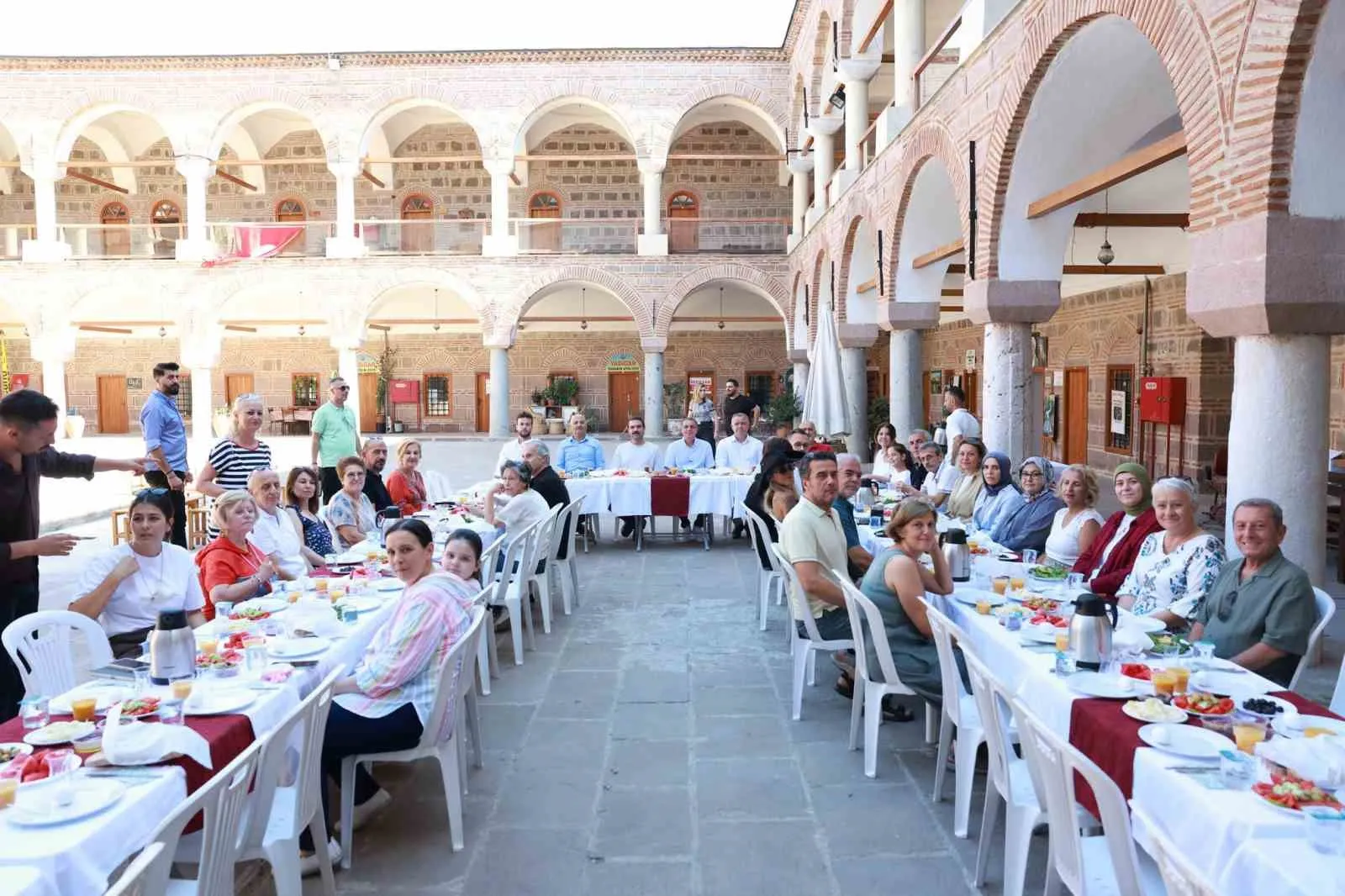 Kurşunlu Han’da sanat rüzgarı: Şehzadeler’de yeni dönem başlıyor
