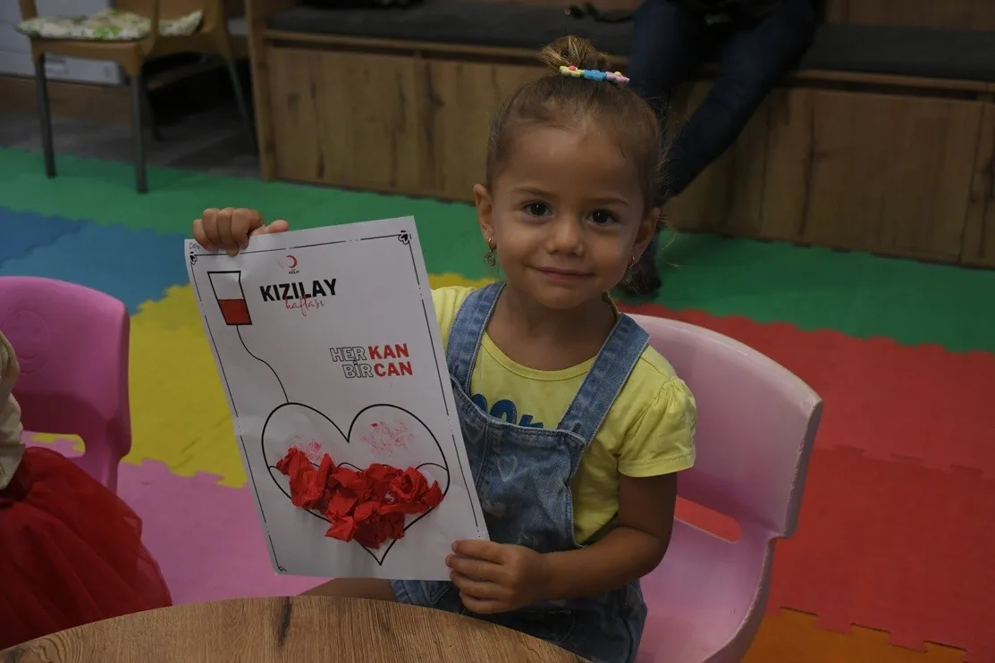 Küçük ellerde büyük dayanışma: Kuşadası’nda iyilik dolu bir gün